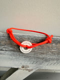 Happycoin Statement Armband mit weißemAcrylcoin mit dem Spruch ever give up"