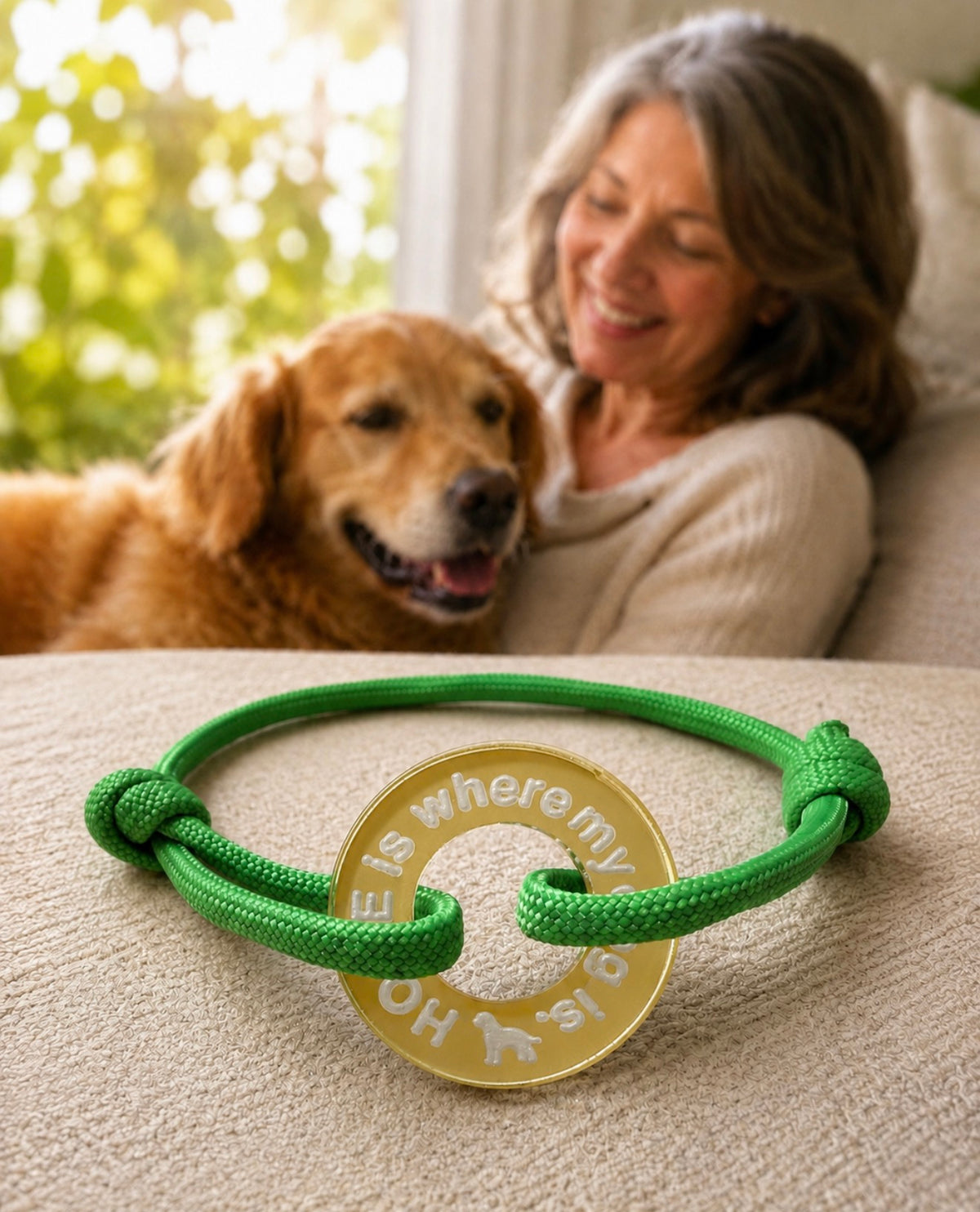 Grünes Happycoin Hundeliebe-Arband mit goldeem Coin