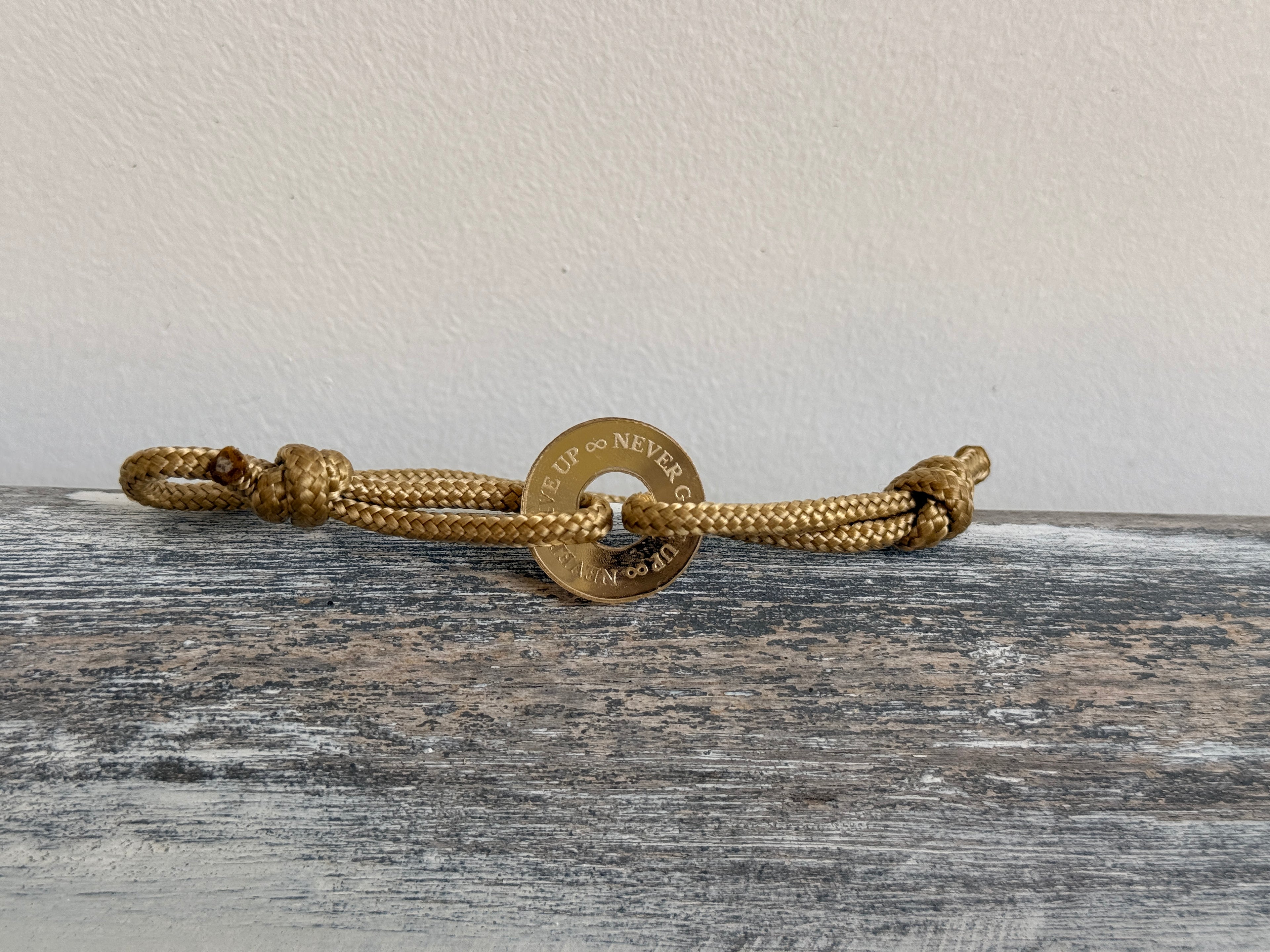 NEVER GIVE UP  I Happycoin Statement-Armband (kleiner Coin)
